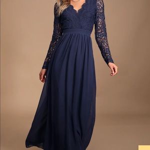 Lulus size large navy dress. Perfect for engagement photos. Tags still on